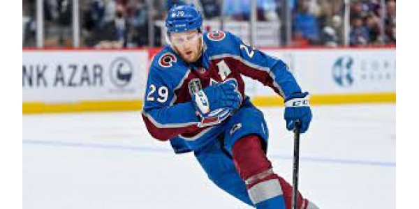 Nathan MacKinnon allekirjoitti kahdeksan vuoden sopimuksen Colorado Avalanchen kanssa Nathan MacKinnon allekirjoitti kahdeksan vuoden sopimuksen Colorado Avalanchen kanssa